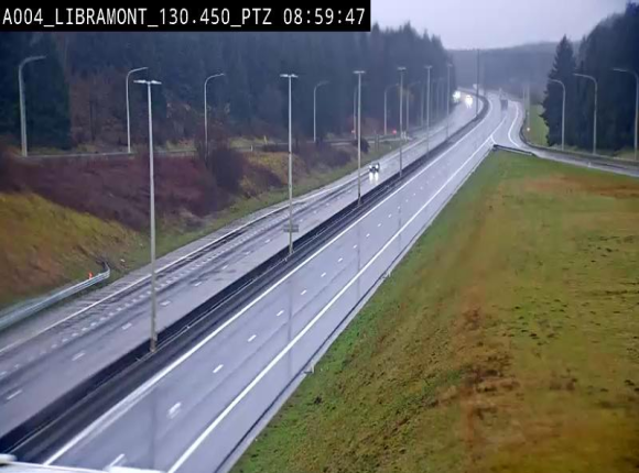 Webcam E411 à hauteur de la sortie 25 de Libramont menant vers Bouillon, Sedan et Reims via la N89. Vue orientée vers Bruxelles