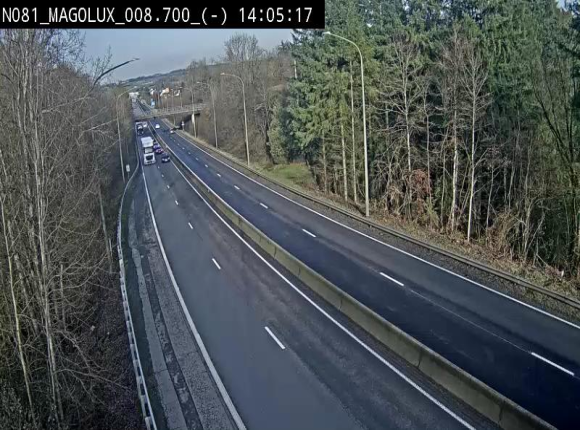 Webcam sur la N81 (E411) à hauteur de la jonction avec la N883. Vue orientée vers Arlon