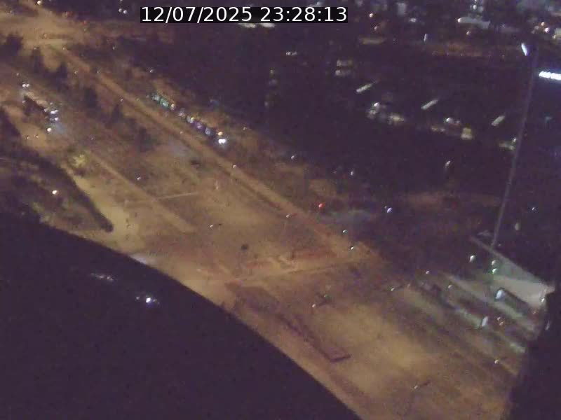 Webcam sur l'avenue John Fitzgerald Kennedy (N51) avec vue sur le Pont rouge (Pont Grande Duchesse Charlotte), l'arrêt Pfaffenthal et l'entrée du quartier Kirchberg