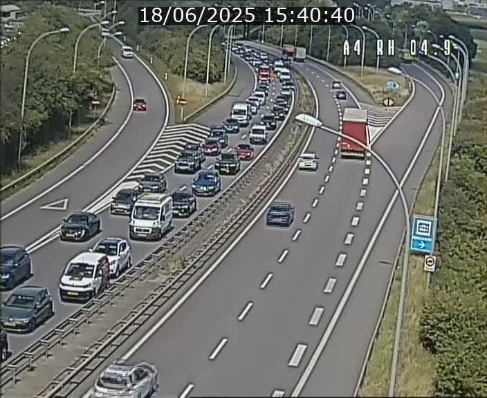 Traffic live webcam Luxembourg Leudelange - A4 - BK 4.9 - direction Luxembourg
