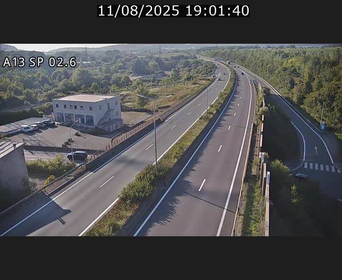 Traffic live webcam Luxembourg Sanem - A13 direction Pétange - BK 2.6