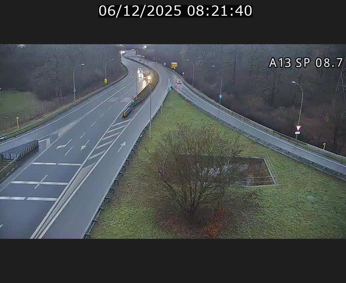 Traffic live webcam Luxembourg Jonction Lankelz - A13 direction Pétange - BK 8.7