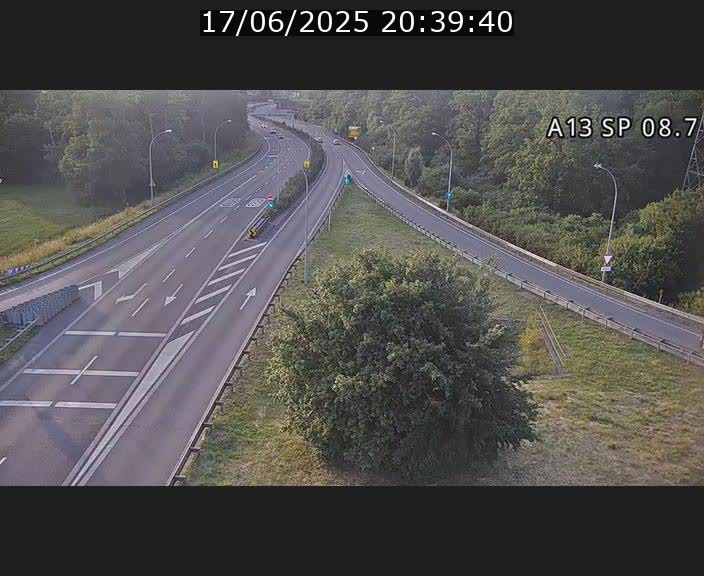 Traffic live webcam Luxembourg Jonction Lankelz - A13 direction Pétange - BK 8.7 