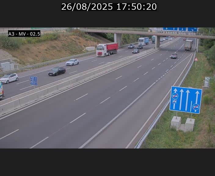 Webcam autoroute A3 au Luxembourg à proximité de la Croix de Gasperich. Vue orientée vers Luxembourg