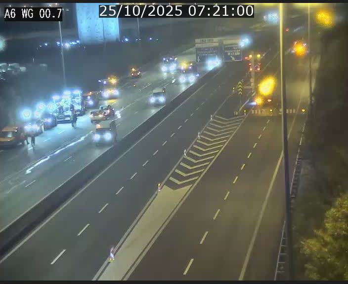 Traffic live webcam Luxembourg Croix de Cessange - A6 - BK 0.7 - direction A3 France