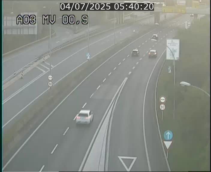 Traffic live webcam Luxembourg Croix de Gasperich - A3 - BK 0.4 - direction Luxembourg