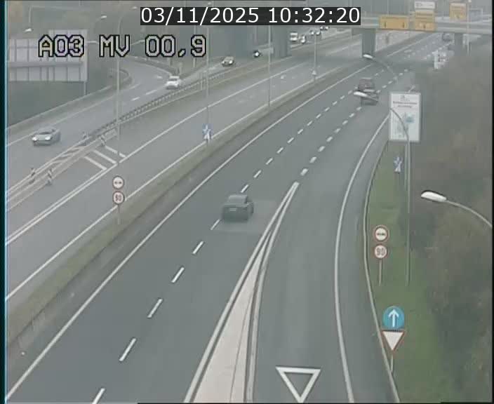 Traffic live webcam Luxembourg Croix de Gasperich - A3 - BK 0.4 - direction Luxembourg