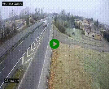 Vue en direct de l'autoroute A10 grâce à un drône situé au-dessus du péage de Virsac