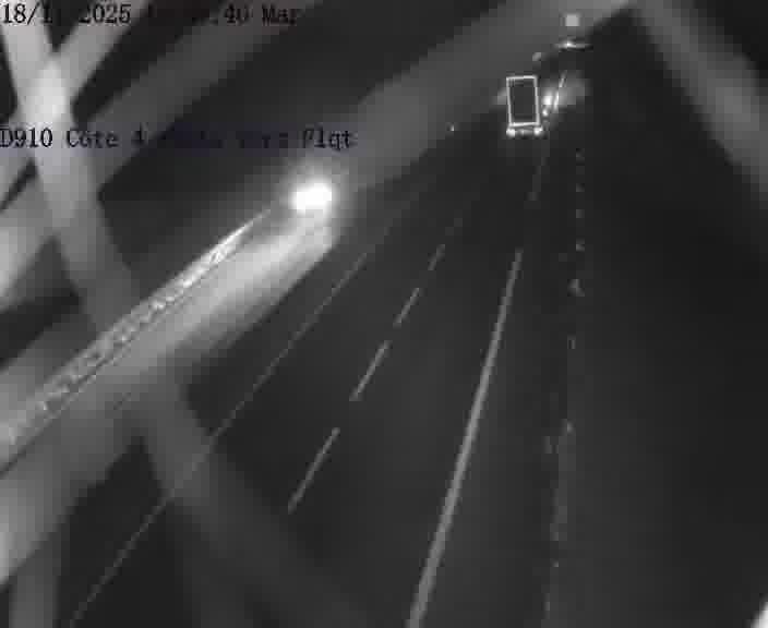 Webcam sur la D910 située dans la Côte des 4 vents. Vue orientée vers le haut de la côte, vers Faulquemont