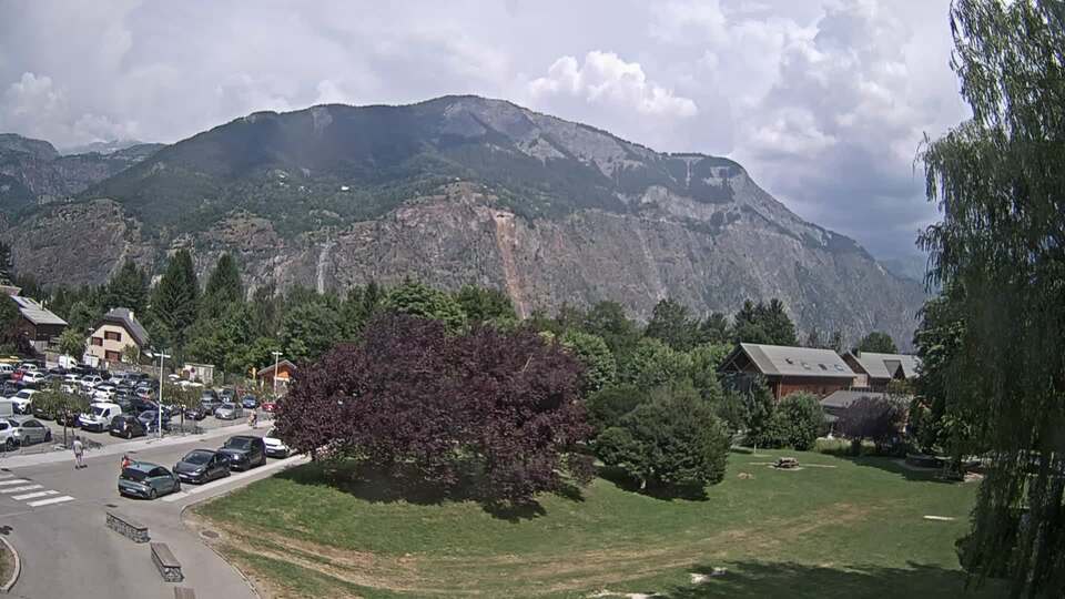 Webcam au niveau de la mairie du village du Bourg d'Oisans, aux pieds de l'Alpe d'Huez et aux portes du parc des Écrins