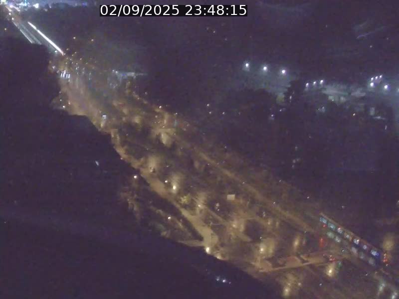 Webcam sur l'avenue John Fitzgerald Kennedy (N51) avec vue sur le Pont rouge (Pont Grande Duchesse Charlotte), l'arrêt Pfaffenthal et l'entrée du quartier Kirchberg