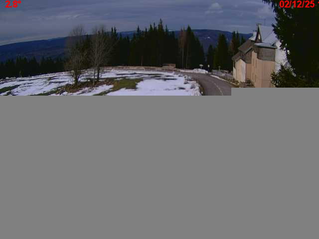 Webcam en haut du col du Ballon d'Alsace sur la D465 à 1075 mètres d'altitude dans les Vosges