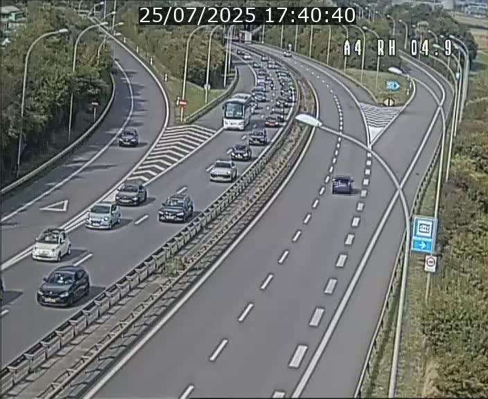 Traffic live webcam Luxembourg Leudelange - A4 - BK 4.9 - direction Luxembourg