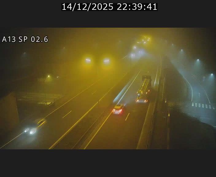 Traffic live webcam Luxembourg Sanem - A13 direction Pétange - BK 2.6