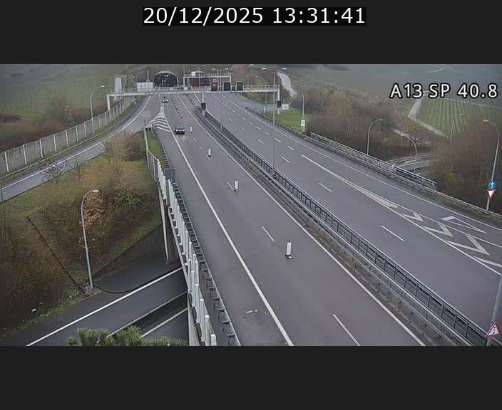 Webcam avec vue sur l'entrée côté allemand du tunnel Markusbierg à Schengen. Vue orientée vers le tunnel et Bettembourg
