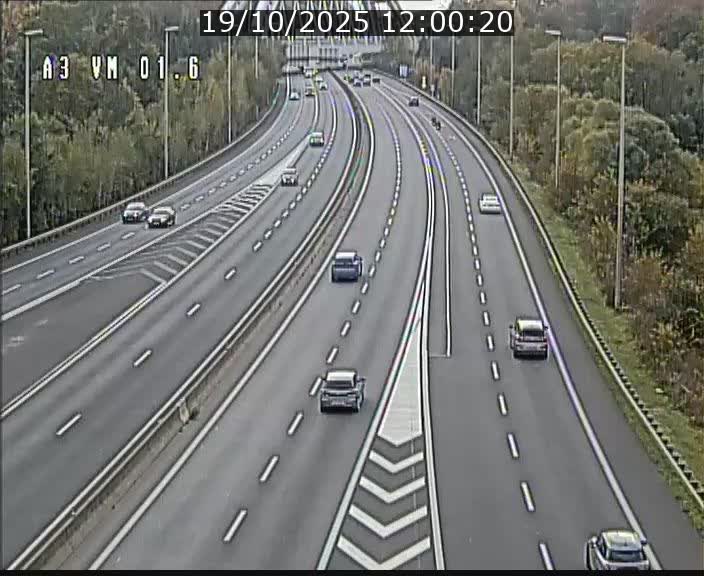 Traffic live webcam Luxembourg - Croix de Gasperich - A3 - BK 1.6 - direction France/Aire de Berchem