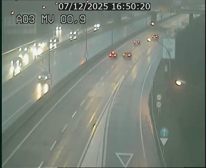 Traffic live webcam Luxembourg Croix de Gasperich - A3 - BK 0.4 - direction Luxembourg