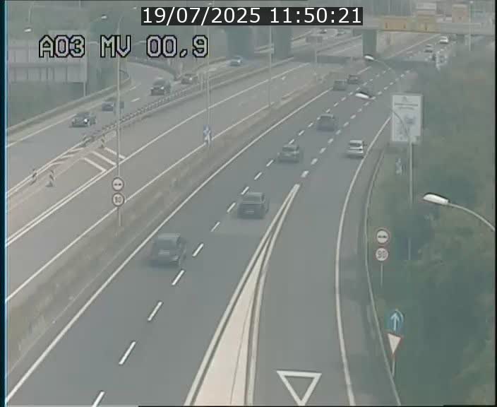 Traffic live webcam Luxembourg Croix de Gasperich - A3 - BK 0.4 - direction Luxembourg