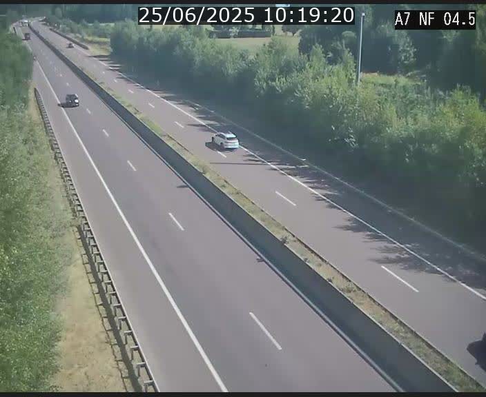 Caméra autoroute Luxembourg A7 - Passage à gibier Rëngelbour - direction Tunnel Grouft