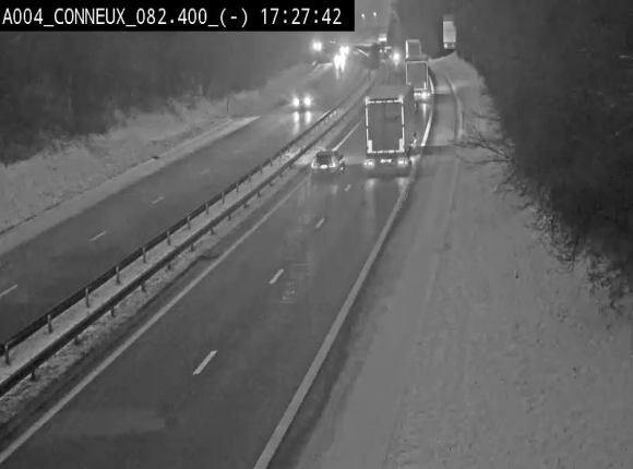 Webcam sur l'E411 avant les sorties 20 menant à Ciney, Dinant et Achêne. Vue orientée vers Namur