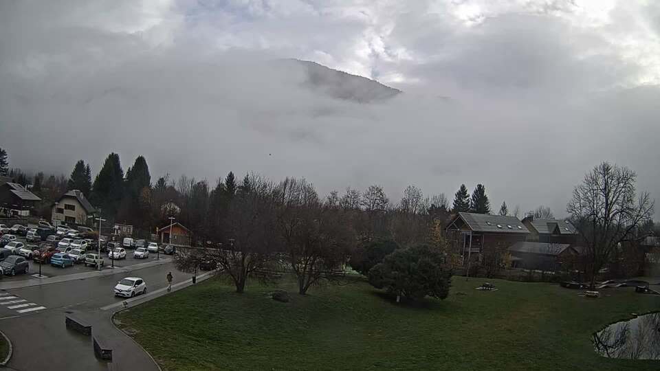Webcam au niveau de la mairie du village du Bourg d'Oisans, aux pieds de l'Alpe d'Huez et aux portes du parc des Écrins