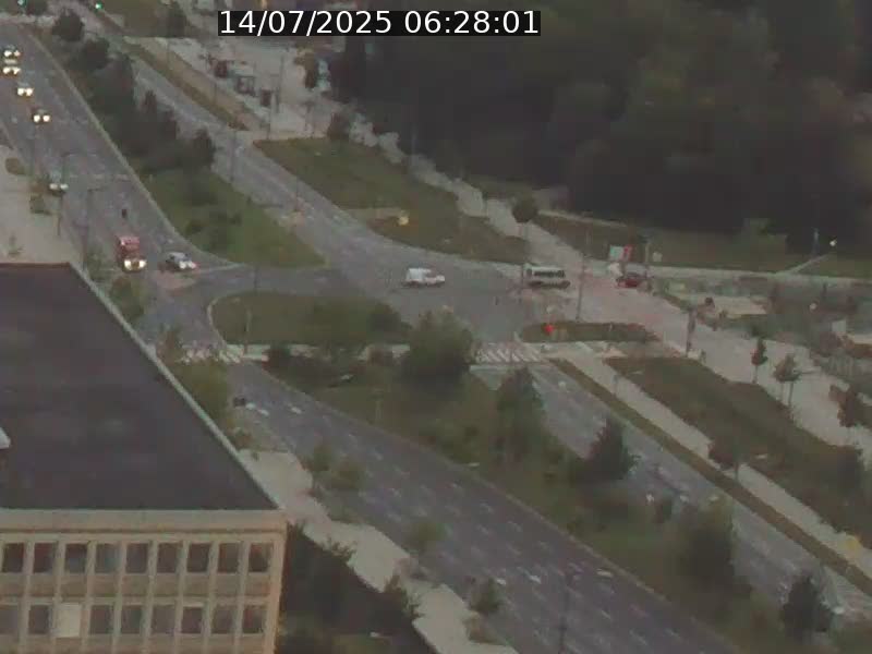 Webcam sur l'avenue John Fitzgerald Kennedy (N51) avec vue sur le Pont rouge (Pont Grande Duchesse Charlotte), l'arrêt Pfaffenthal et l'entrée du quartier Kirchberg
