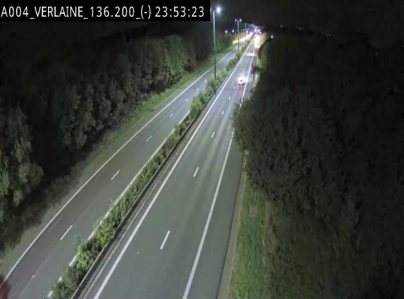 Webcam sur l'E411 à hauteur du pont surplombant la N40, à proximité de la sortie 26 Verlaine - Libramont-Chevigny. Vue orientée vers Namur
