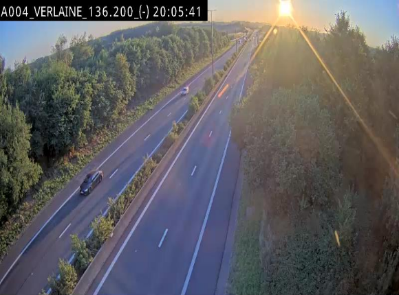 Webcam sur l'E411 à hauteur du pont surplombant la N40, à proximité de la sortie 26 Verlaine - Libramont-Chevigny. Vue orientée vers Namur