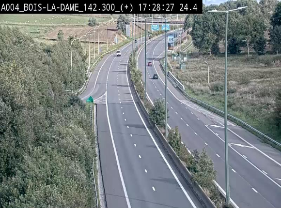 Webcam située entre la sortie 29 Neufchâteau et la jonction avec l'E25 en direction de Liège et Luxembourg