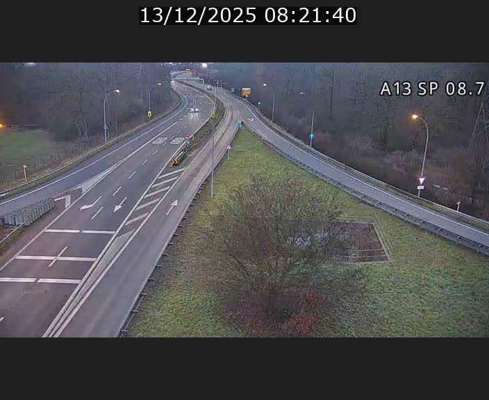 Traffic live webcam Luxembourg Jonction Lankelz - A13 direction Pétange - BK 8.7