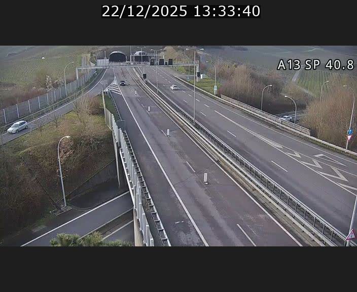Webcam avec vue sur l'entrée côté allemand du tunnel Markusbierg à Schengen. Vue orientée vers le tunnel et Bettembourg
