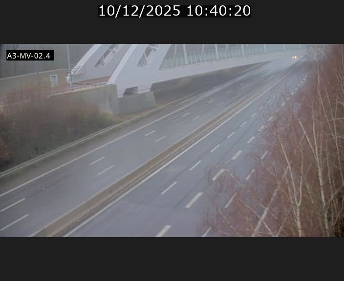 Webcam autoroute de la France (A3) au Luxembourg à Fentange, à proximité de la Croix de Gasperich. Vue orientée vers la Cloche d'Or