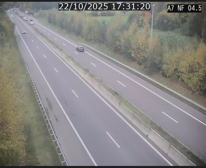 Caméra autoroute Luxembourg A7 - Passage à gibier Rëngelbour - direction Tunnel Grouft