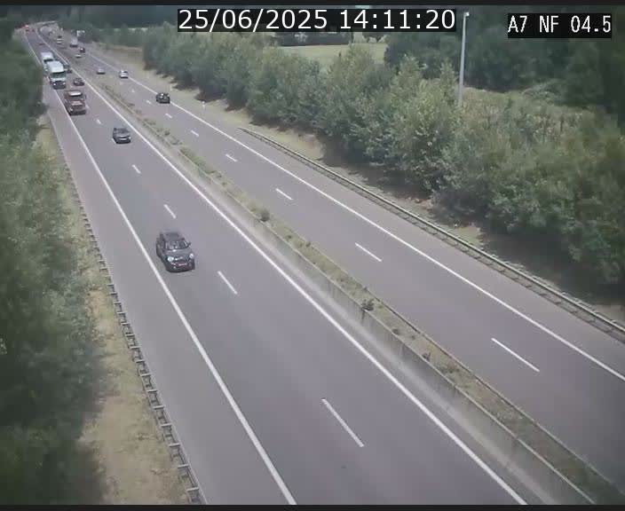 Caméra autoroute Luxembourg A7 - Passage à gibier Rëngelbour - direction Tunnel Grouft