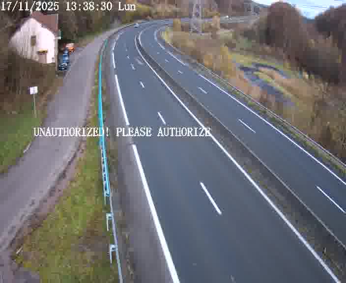 Webcam sur la D910 située dans la Côte des 4 vents. Vue orientée vers le bas, vers Saint-Avold.