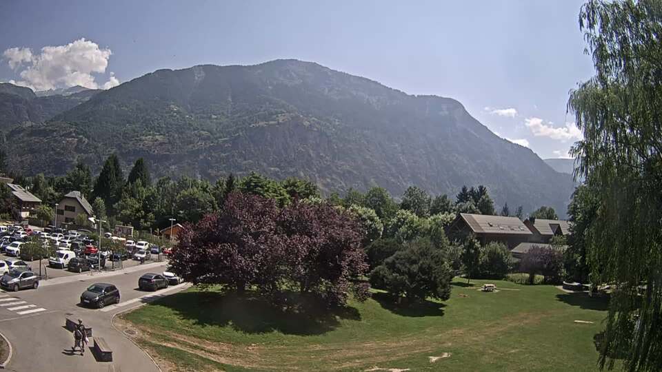 Webcam au niveau de la mairie du village du Bourg d'Oisans, aux pieds de l'Alpe d'Huez et aux portes du parc des Écrins