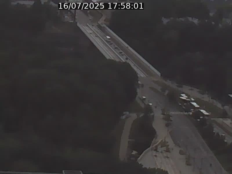Webcam sur l'avenue John Fitzgerald Kennedy (N51) avec vue sur le Pont rouge (Pont Grande Duchesse Charlotte), l'arrêt Pfaffenthal et l'entrée du quartier Kirchberg