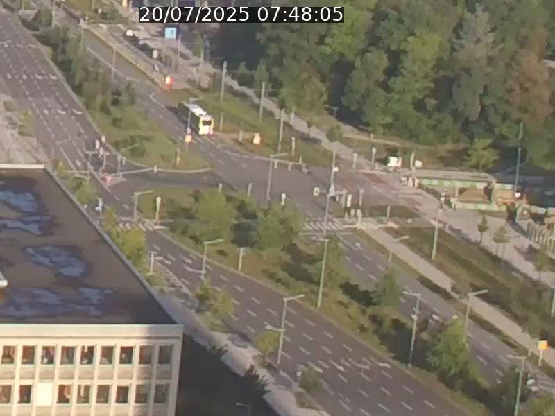 Webcam sur l'avenue John Fitzgerald Kennedy (N51) avec vue sur le Pont rouge (Pont Grande Duchesse Charlotte), l'arrêt Pfaffenthal et l'entrée du quartier Kirchberg