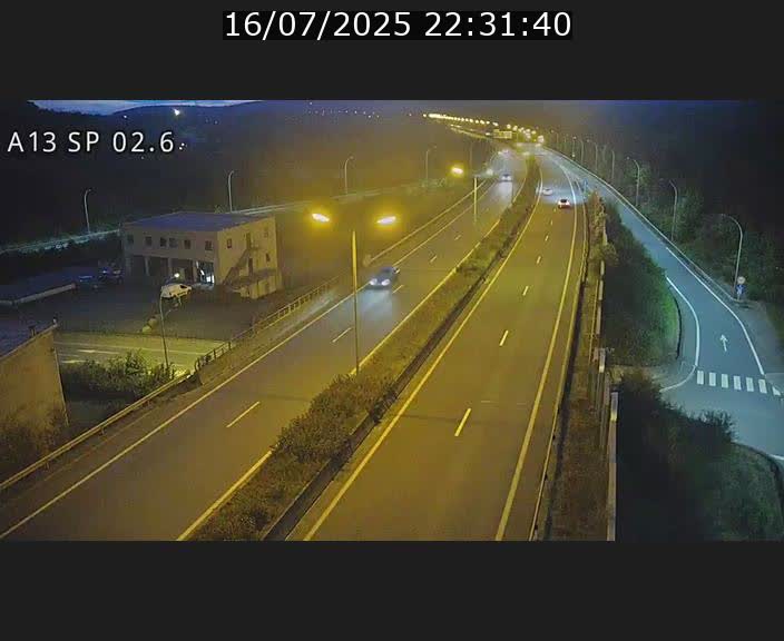 Traffic live webcam Luxembourg Sanem - A13 direction Pétange - BK 2.6