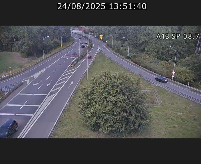 Traffic live webcam Luxembourg Jonction Lankelz - A13 direction Pétange - BK 8.7 