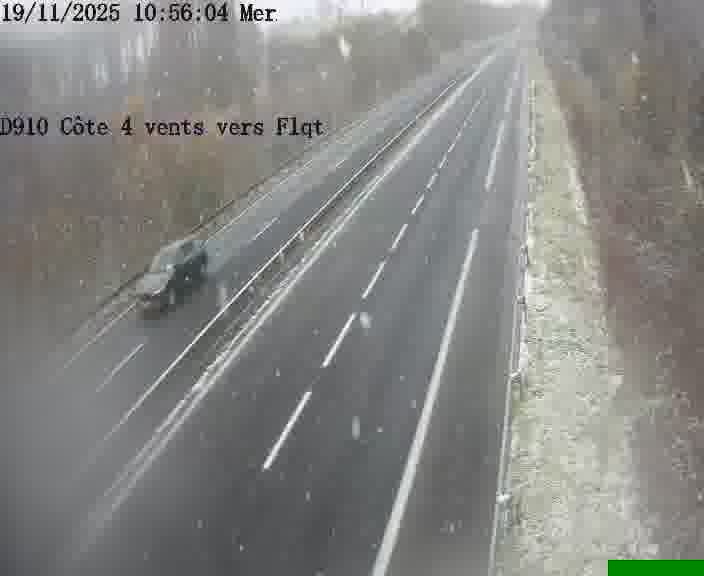 Webcam sur la D910 située dans la Côte des 4 vents. Vue orientée vers le haut de la côte, vers Faulquemont