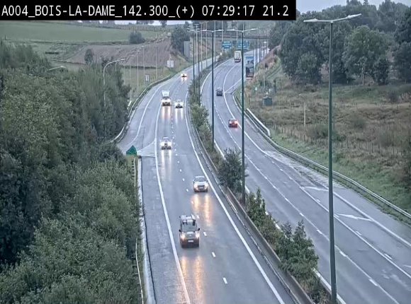 Webcam située entre la sortie 29 Neufchâteau et la jonction avec l'E25 en direction de Liège et Luxembourg