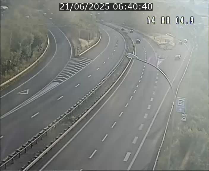 Traffic live webcam Luxembourg Leudelange - A4 - BK 4.9 - direction Luxembourg