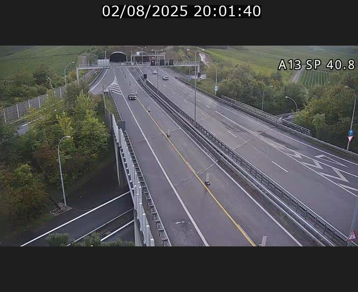 Webcam avec vue sur l'entrée côté allemand du tunnel Markusbierg à Schengen. Vue orientée vers le tunnel et Bettembourg