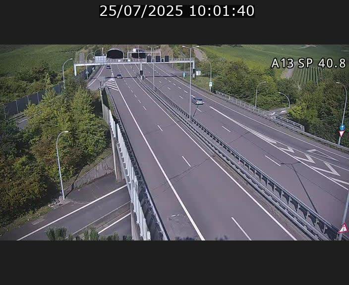 Webcam avec vue sur l'entrée côté allemand du tunnel Markusbierg à Schengen. Vue orientée vers le tunnel et Bettembourg