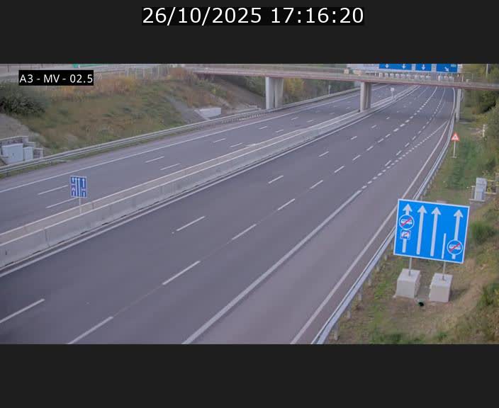 Webcam autoroute A3 au Luxembourg à proximité de la Croix de Gasperich. Vue orientée vers Luxembourg