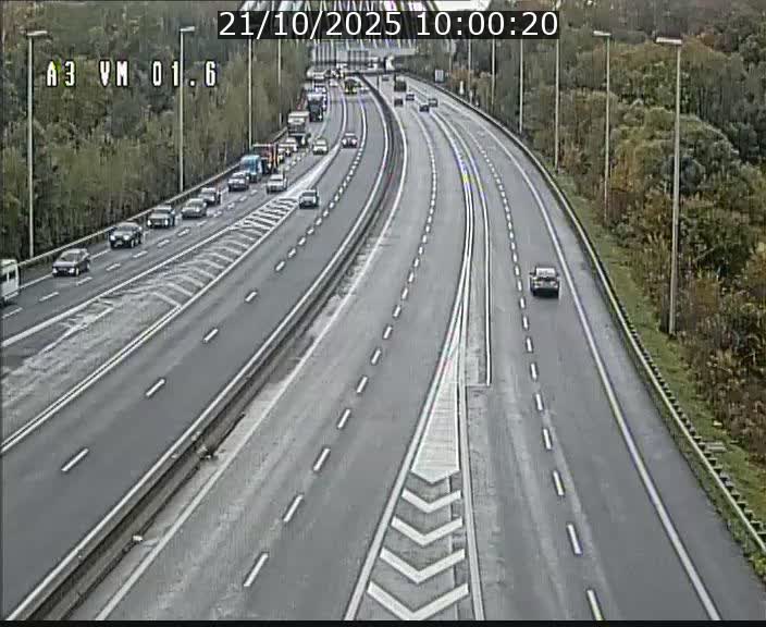 Traffic live webcam Luxembourg - Croix de Gasperich - A3 - BK 1.6 - direction France/Aire de Berchem