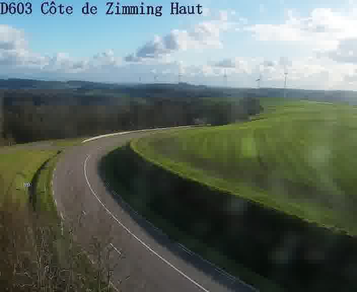 Webcam sur la D603 située en haut de la Côte de Zimming. Vue orientée vers Saint-Avold.