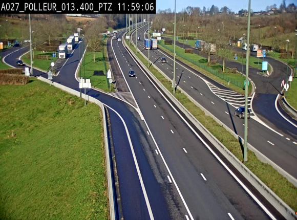 Webcam A27/E42 avec vue sur le parking de l'aire de Polleur, après le Viaduc de Polleur à Theux. Vue orientée vers Liège