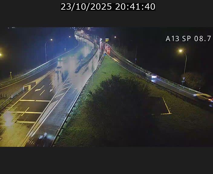 Traffic live webcam Luxembourg Jonction Lankelz - A13 direction Pétange - BK 8.7 